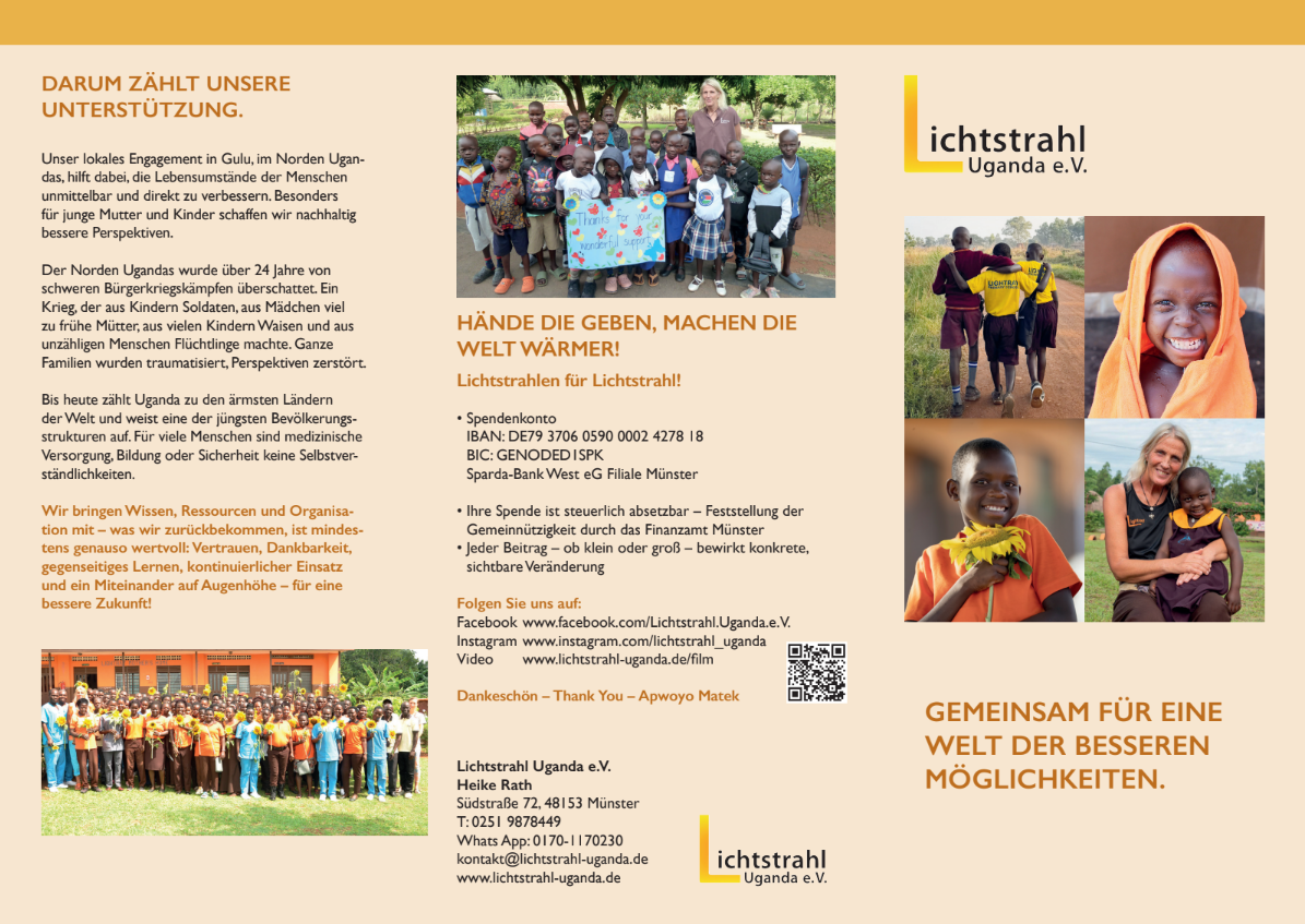 Frauen portraetieren laechelnde Kinder, gelb-orange Broschuere, QR Code